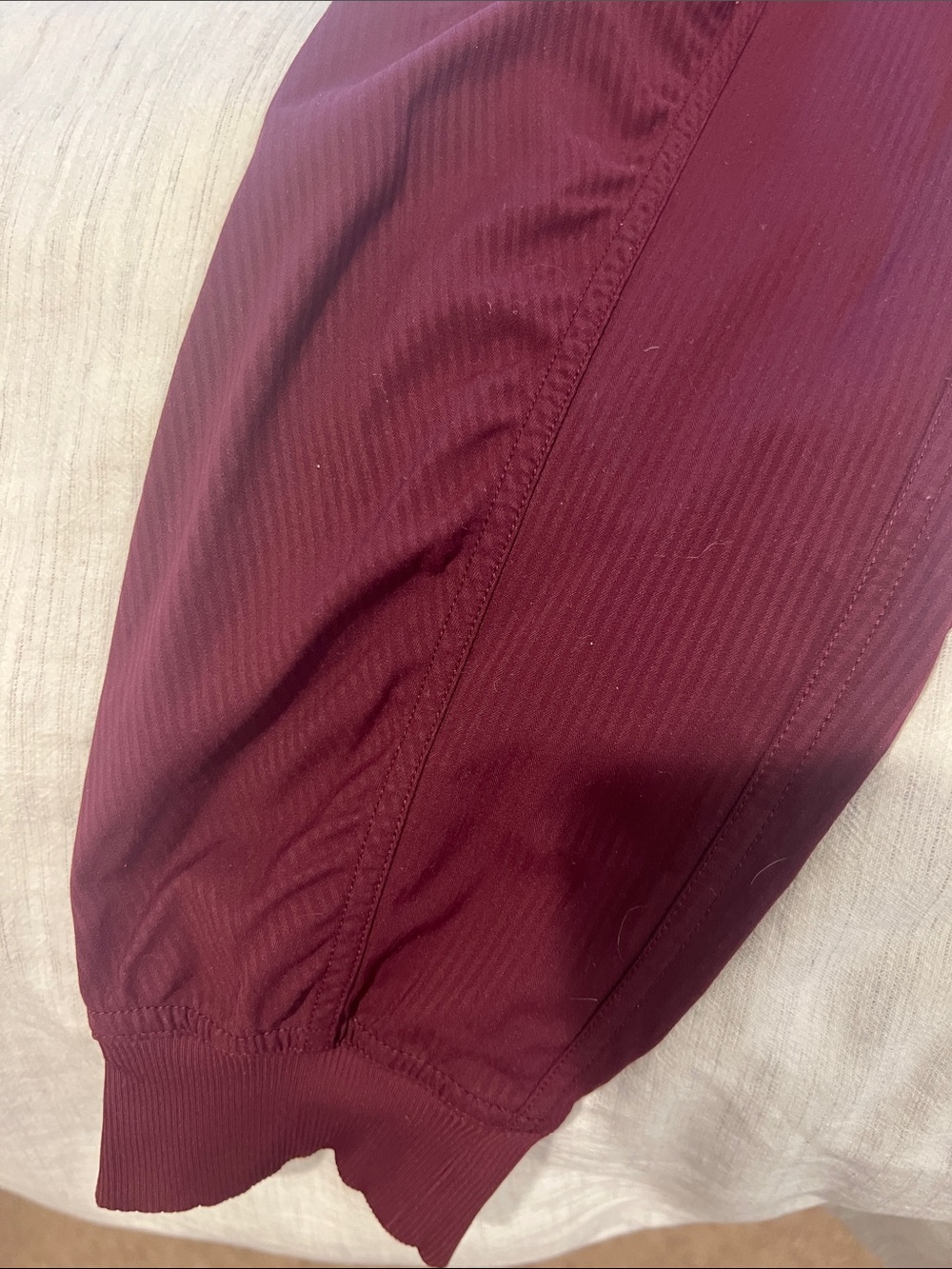 Lululemon women’s Burgundy Jogger Pants - Picture 4 of 6